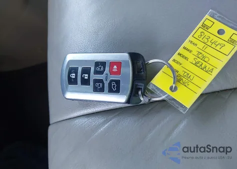 2011 Toyota Sienna Limited V6 z USA, uszkodzony, nr VIN 5TDYK3DC4BS016608